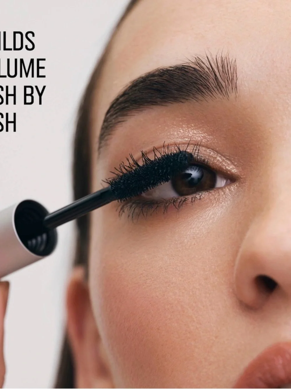 Bobbi Brown Smoky Eye Longwear Volumizing Mascara- Black